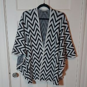 Janice Women's Chevron Patterned Black and White Knit Cape One Size
